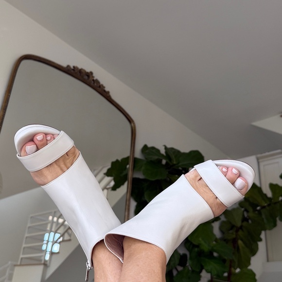 Neiman Marcus NWT Bootie White leather sandal 🌈 - Picture 4 of 17